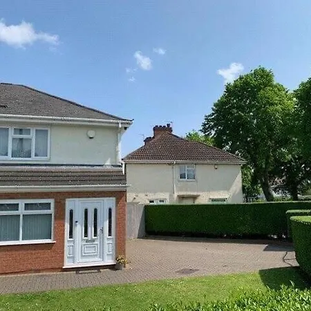 Holiday home Comfy Nec, Airport Stay, Free Parking Birmingham