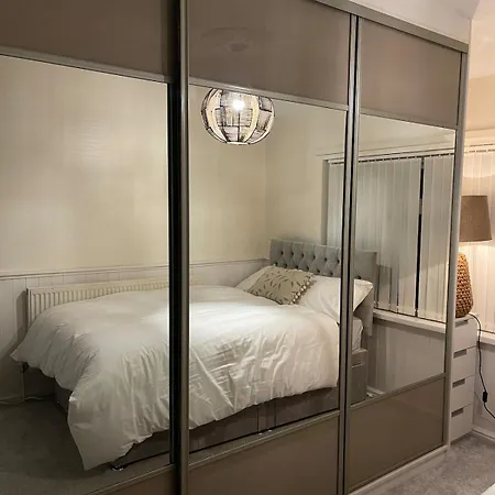 Holiday home Comfy Nec, Airport Stay, Free Parking