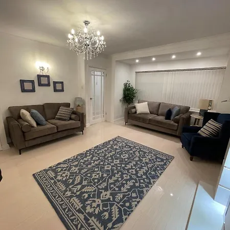 Holiday home Comfy Nec, Airport Stay, Free Parking Birmingham